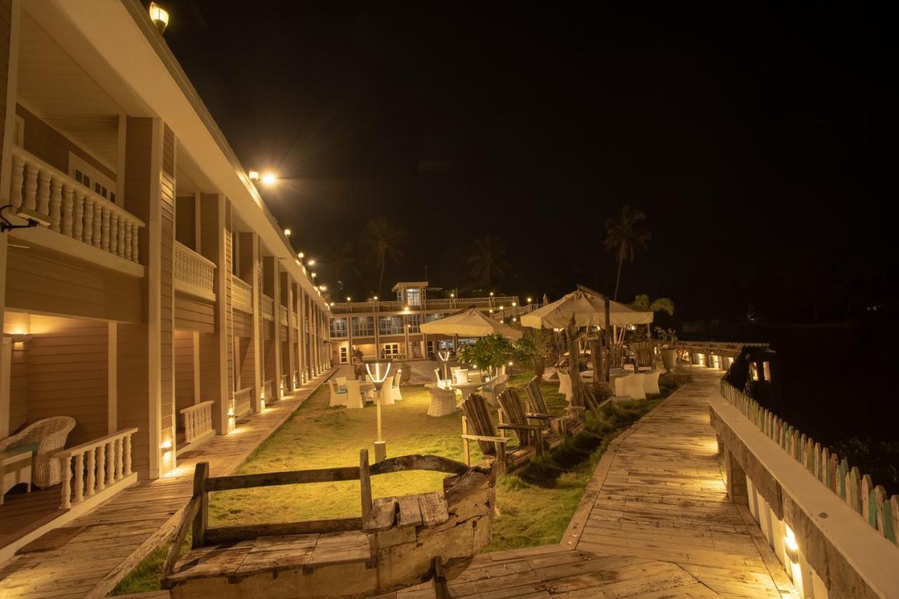State Beach Resort And Spa Kannur Buitenkant foto